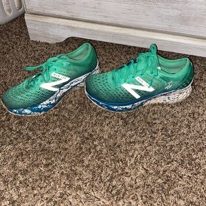 Running tennis shoes